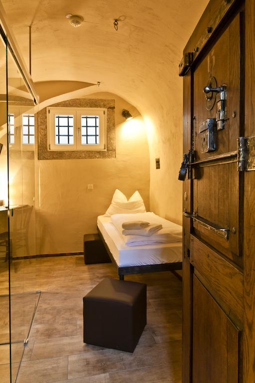 Knast-Hotel Fronfeste Amberg Ruang foto